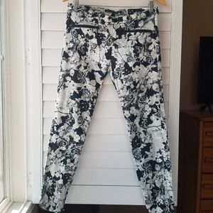 Trafaluc Zara MMXII Collection Floral Skinny Pants Size: 6